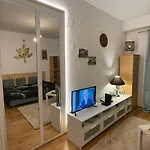 Daire Mirror Chic. Bükreş
