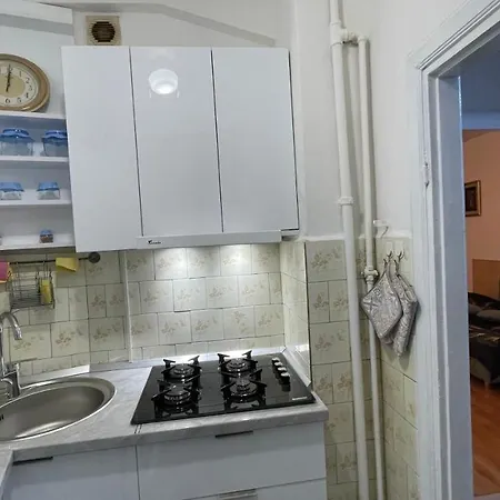 Mirror Chic. Apartment