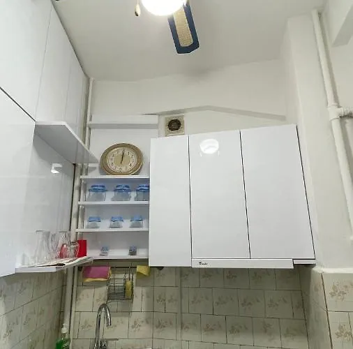 Apartment Mirror Chic. *