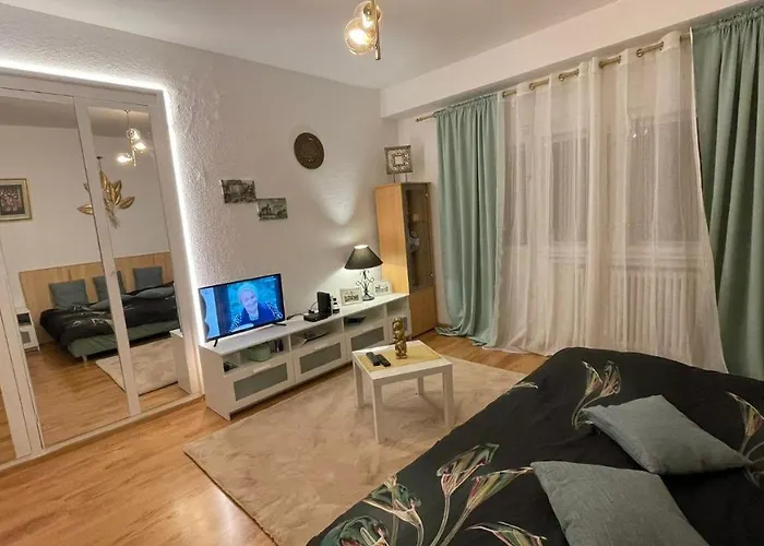 Apartment Mirror Chic.