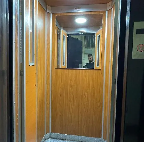 Apartment Mirror Chic.