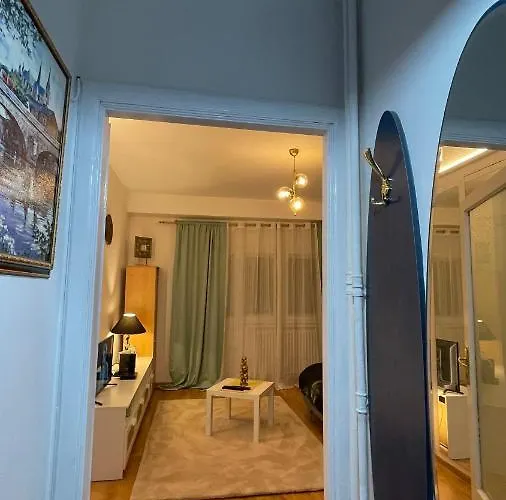 Apartment Mirror Chic. *