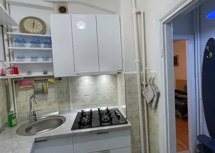 Mirror Chic. Apartment